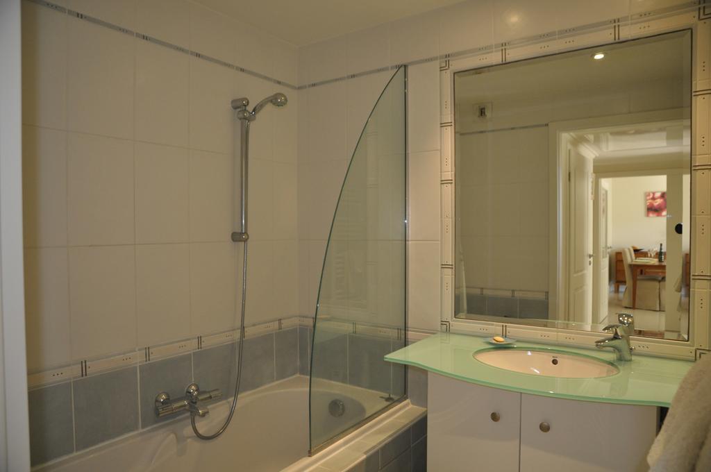 Stunning 2 Bed, 2 Bath Apt On The Cannes Sea Front Has Swimming Pool And Is A Secure Modern Building 464 Esterno foto