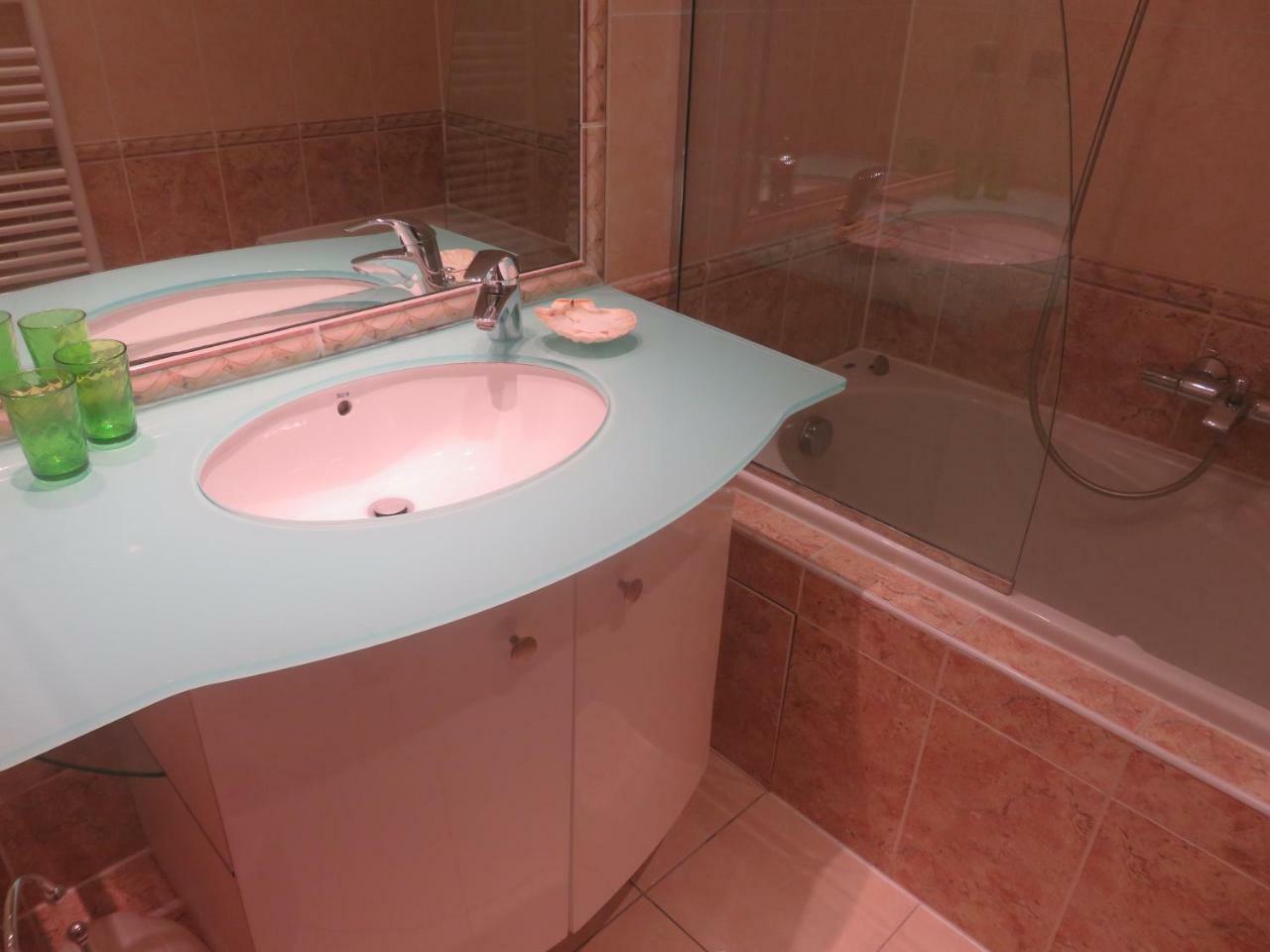 Stunning 2 Bed, 2 Bath Apt On The Cannes Sea Front Has Swimming Pool And Is A Secure Modern Building 464 Esterno foto